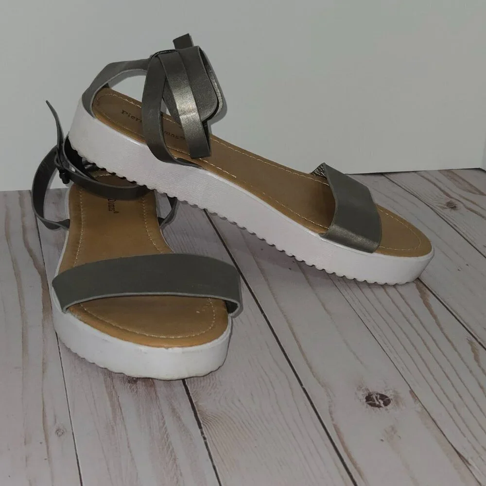 Pierre Dumas Women’s Gray Metallic Platform Sandals Ankle Strap Size 9